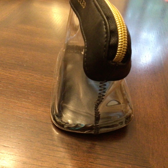NWOT clearly called makeup bag - Picture 4 of 4